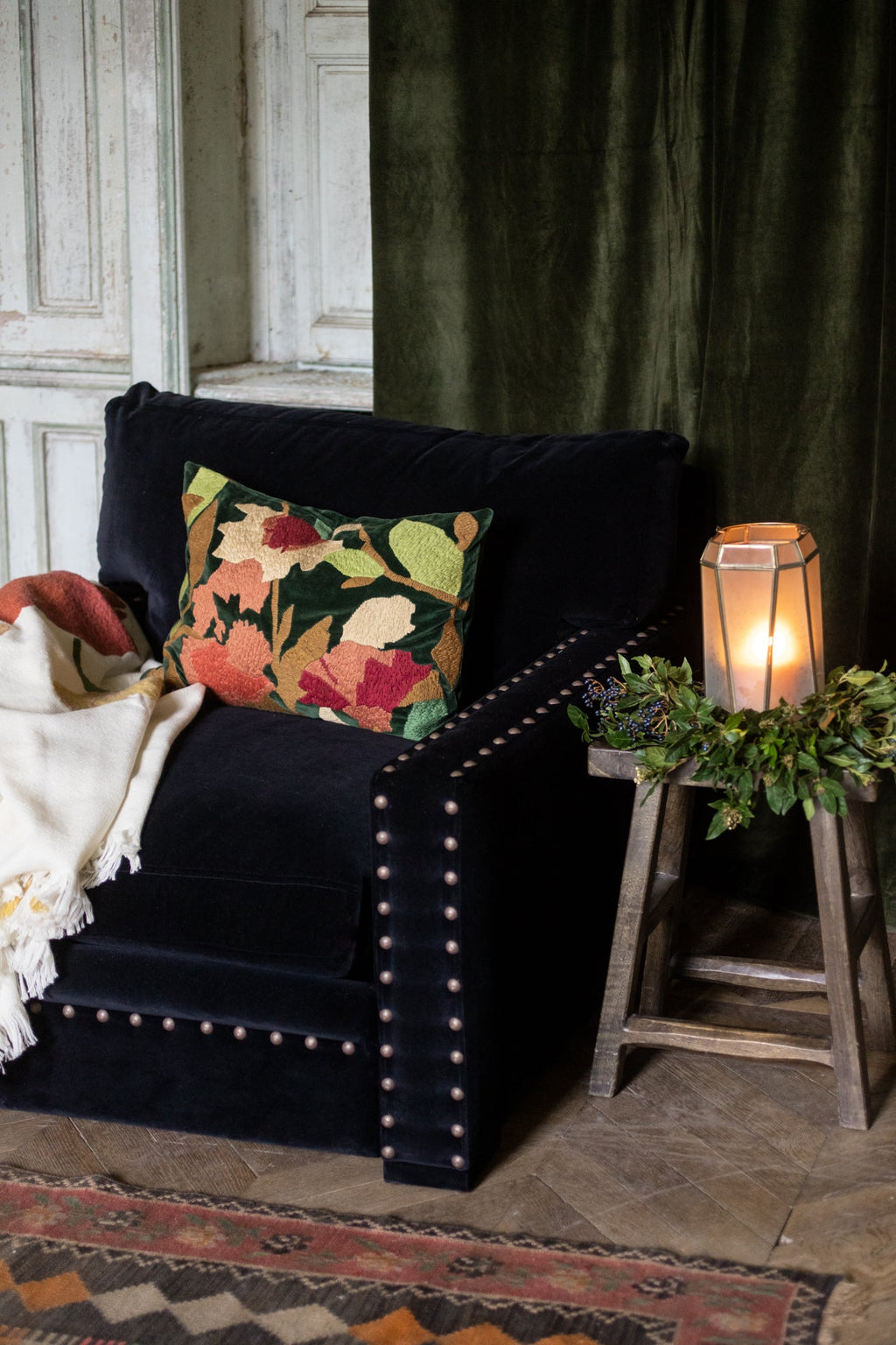 Victor armchair