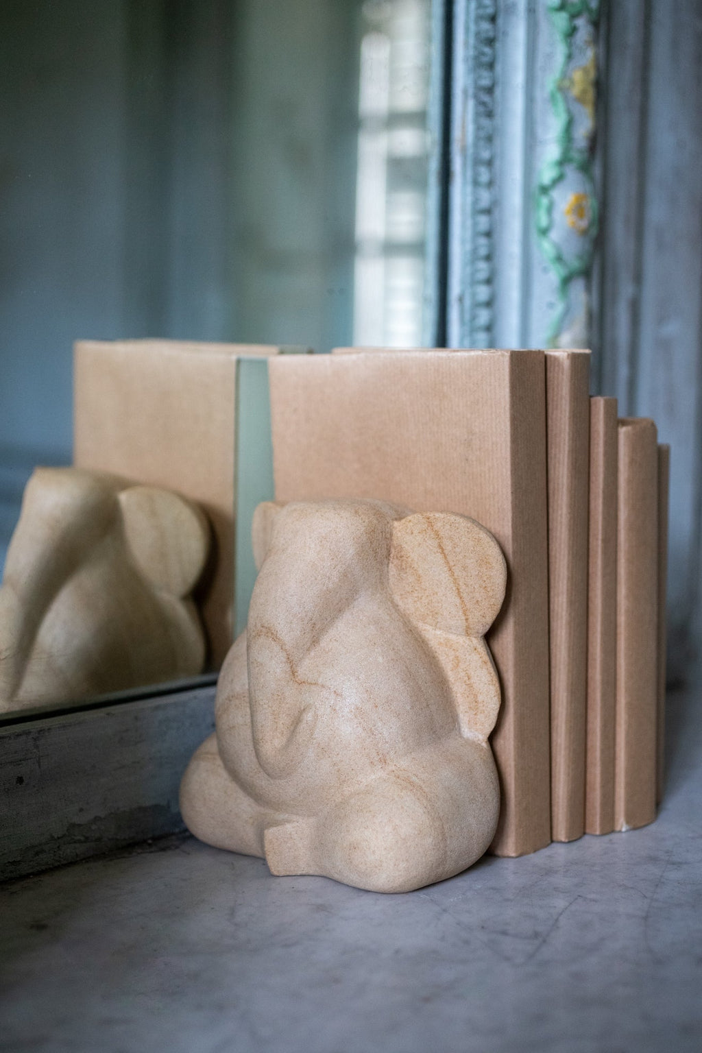 Hati bookend