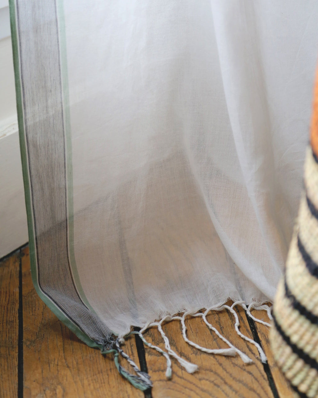 Sivi Curtain