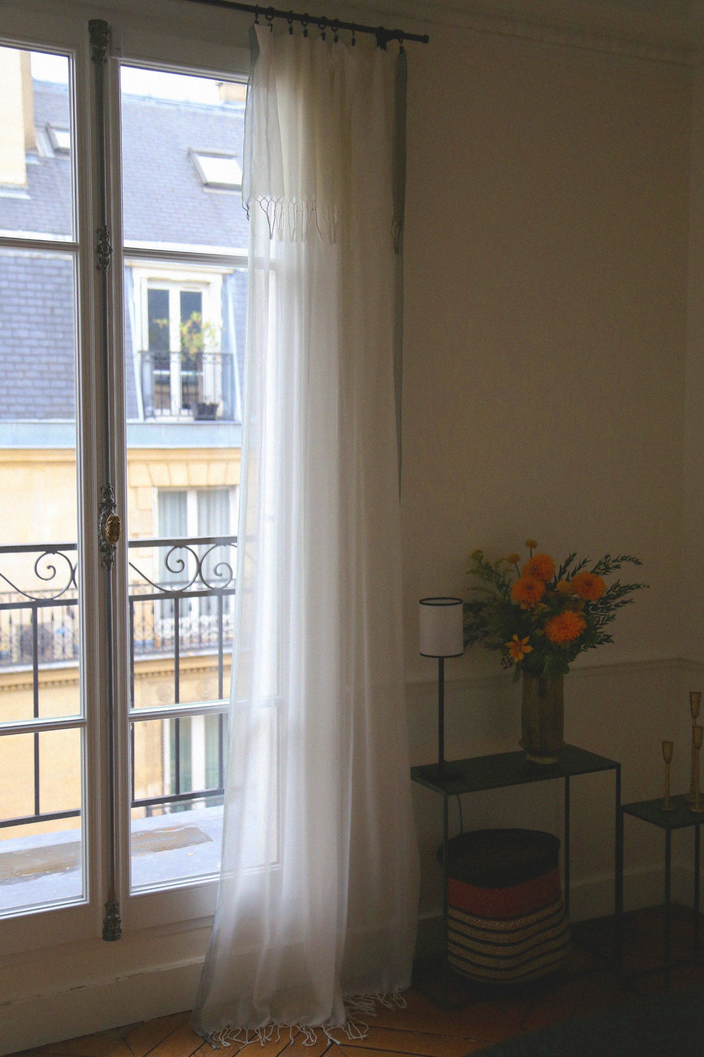 Sivi Curtain
