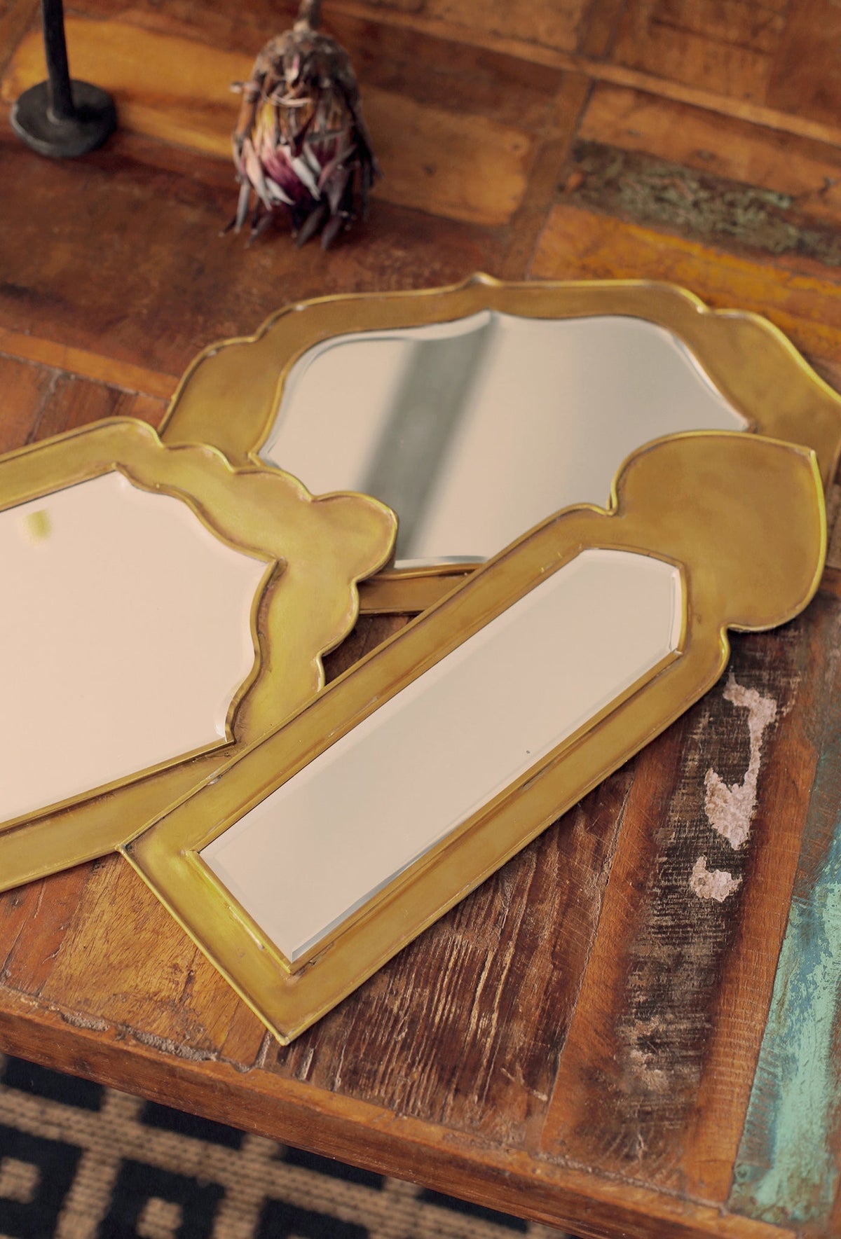 Neka Mirror