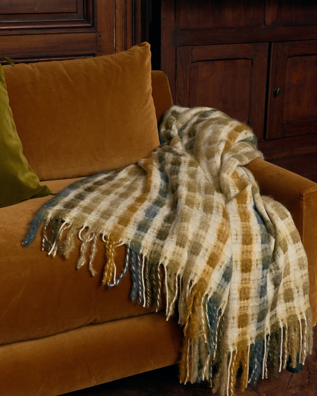 Mukhir Throw