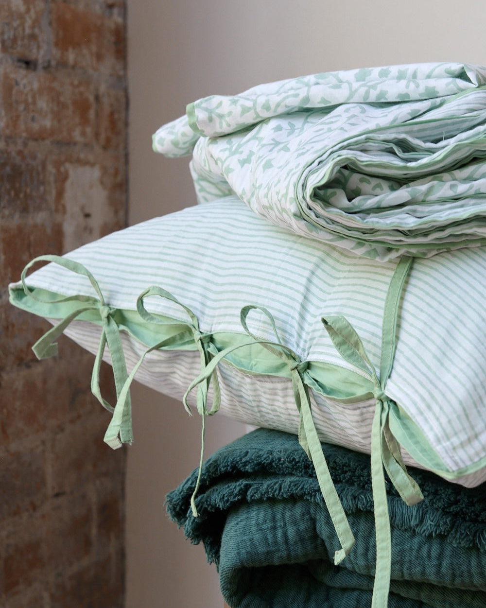 Pattee Bedding Set - Glacier