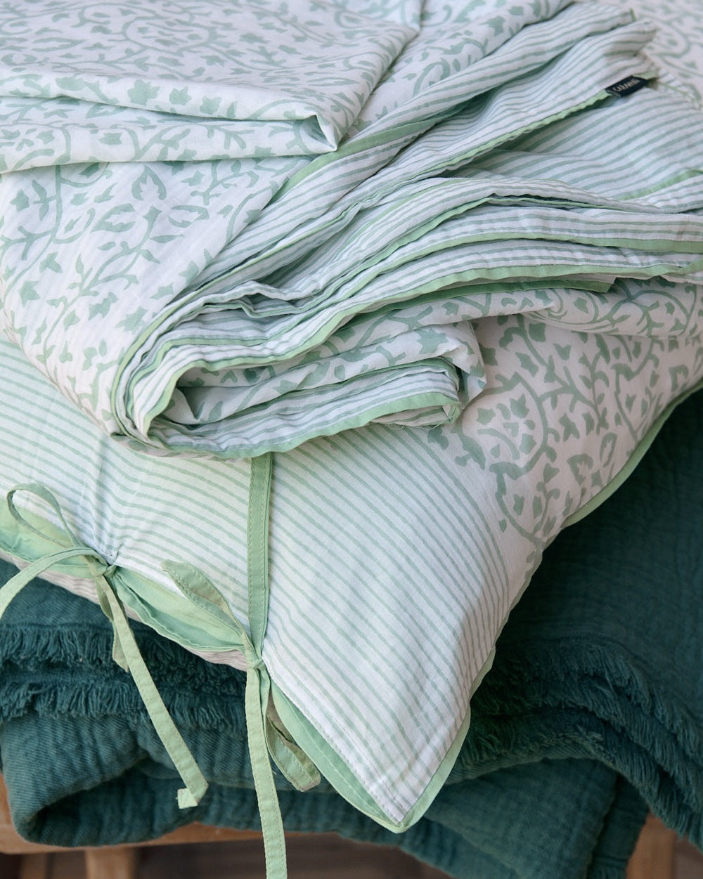 Pattee Bedding Set - Glacier