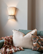Lasso wall light