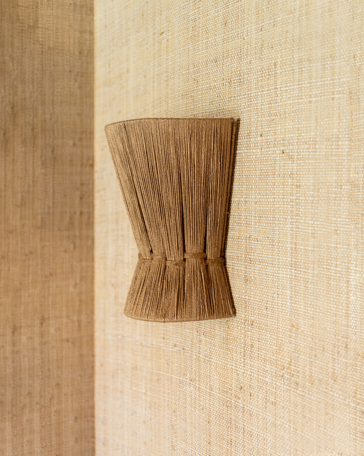 Lasso wall light