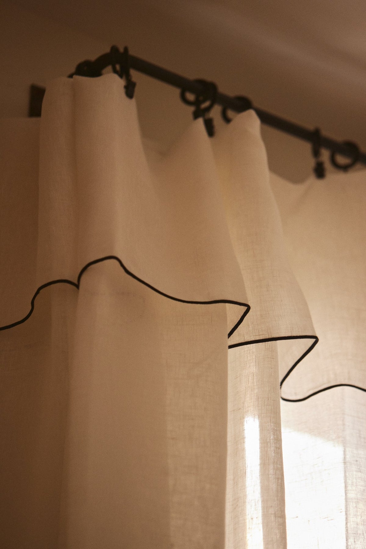 Maya Curtain