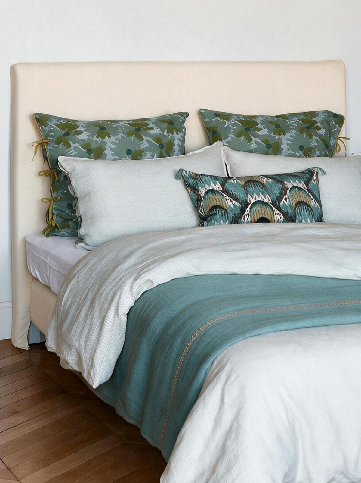 Zarif bedspread