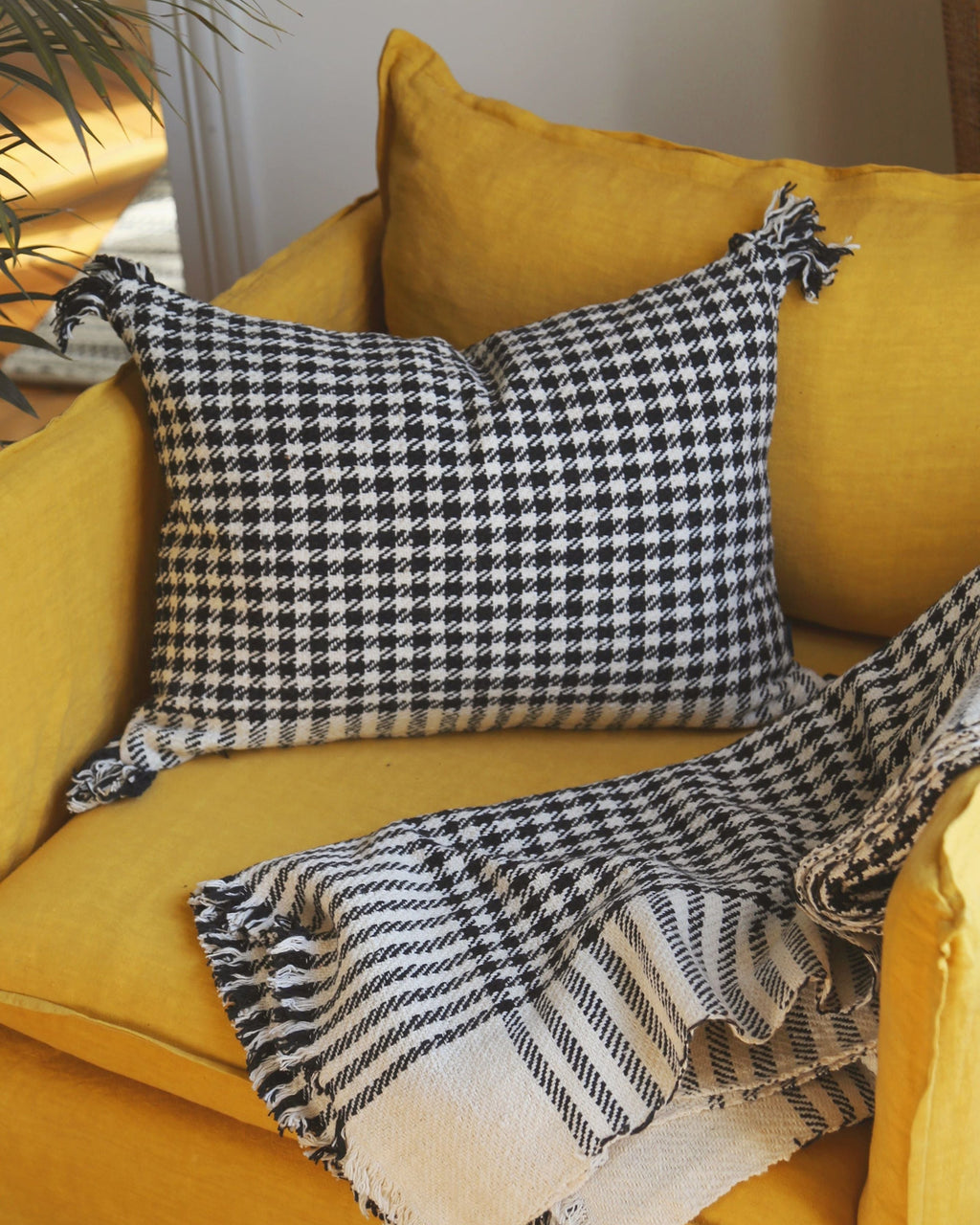 Houndstooth cushion cover