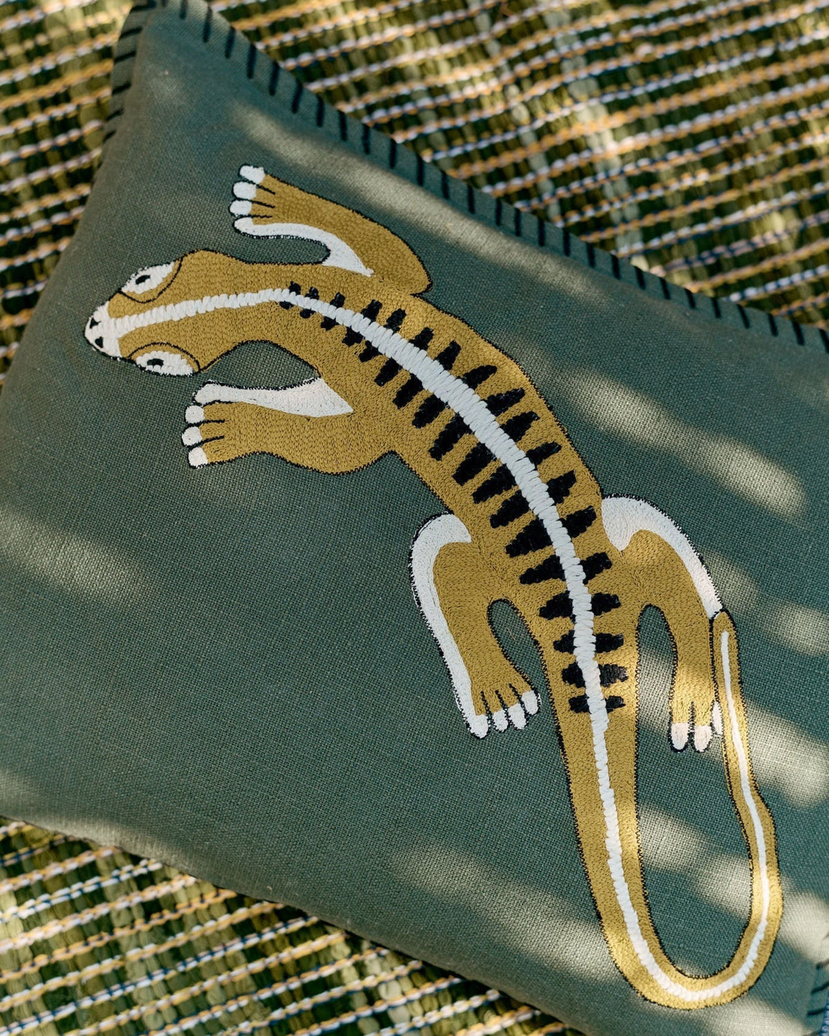 Gecko cushion cover