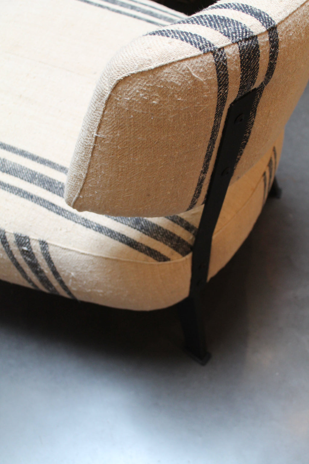 Kaar armchair