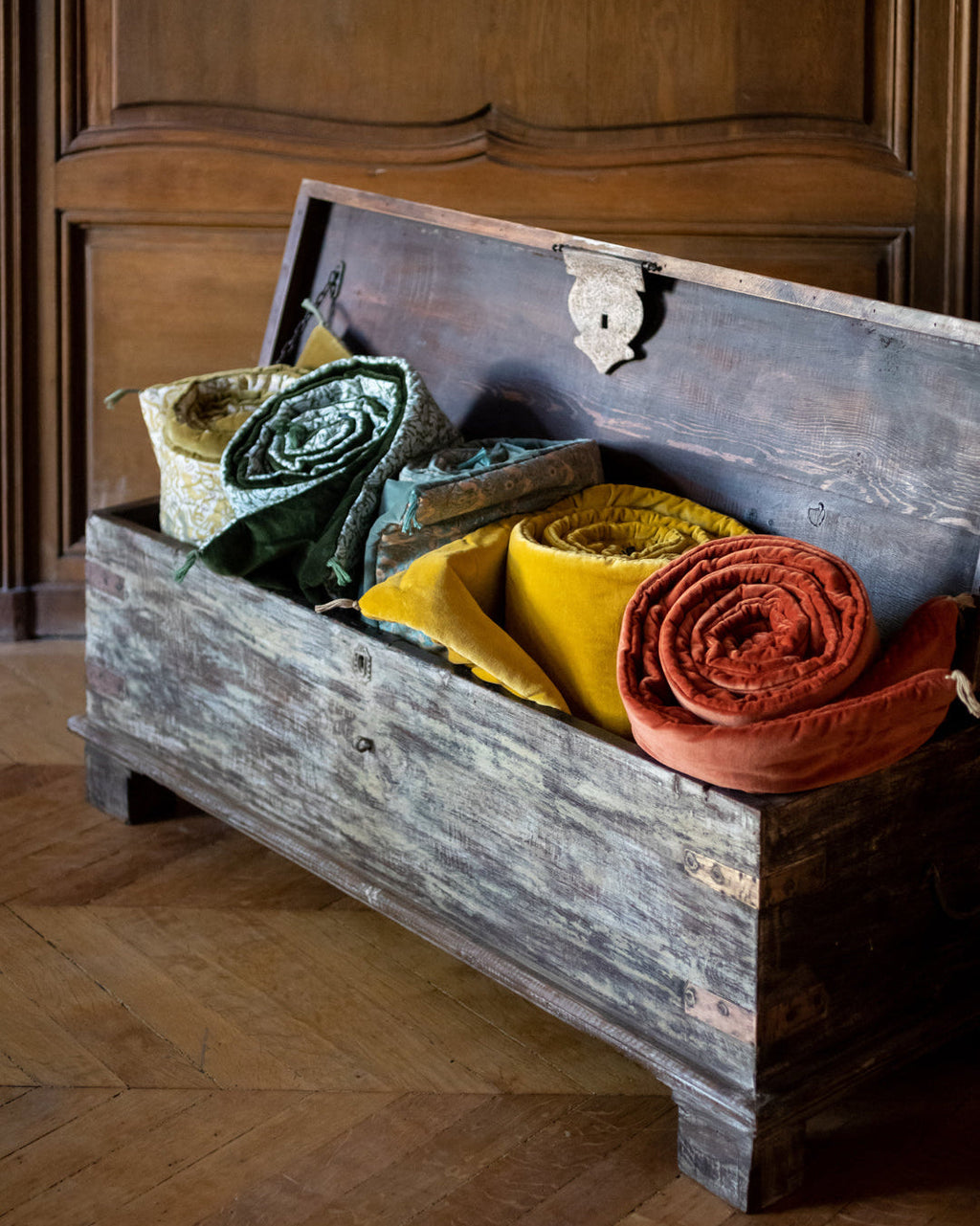 Washed velvet sofa cover