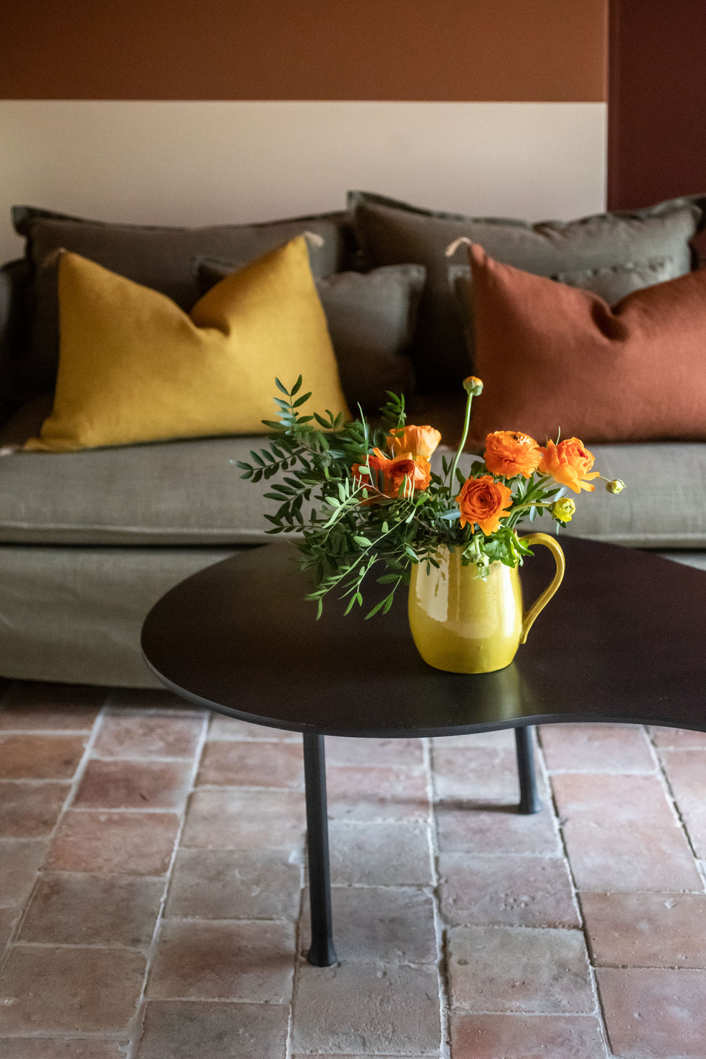 Niski coffee table