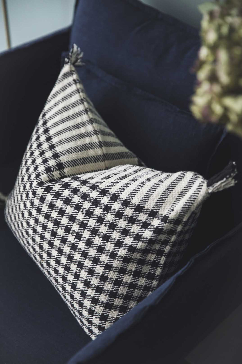 Houndstooth cushion cover