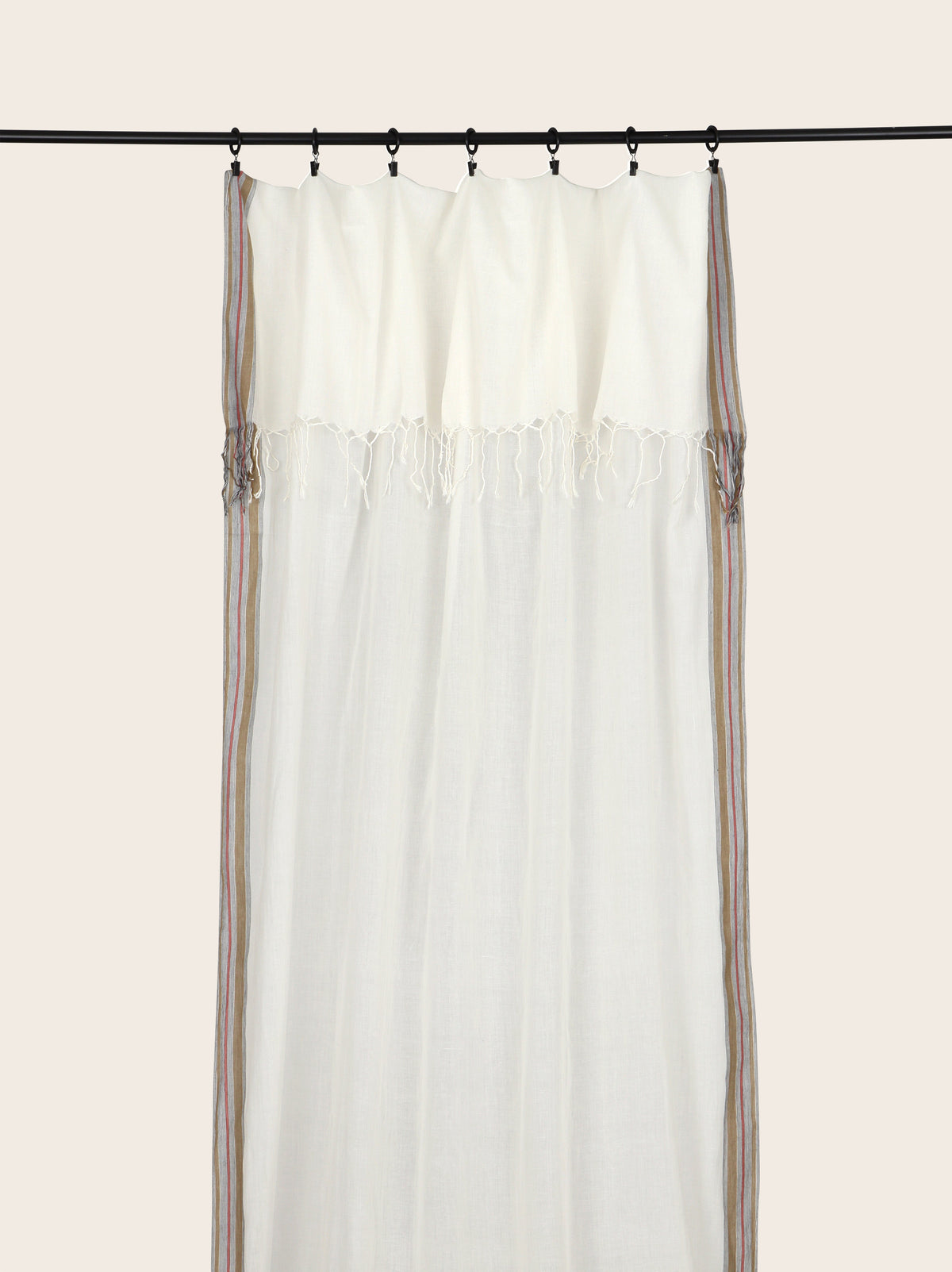 Sivi Curtain