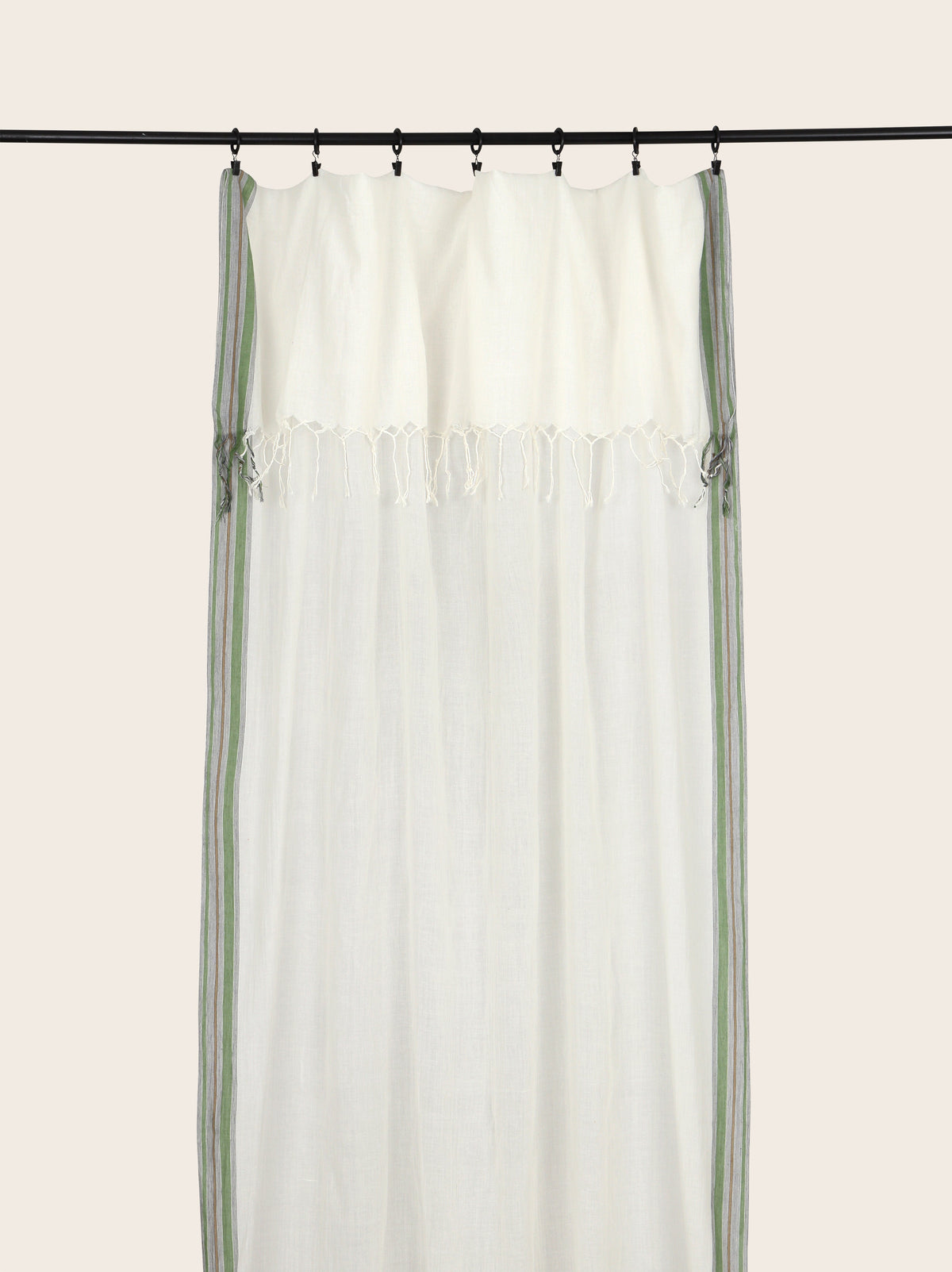Sivi Curtain