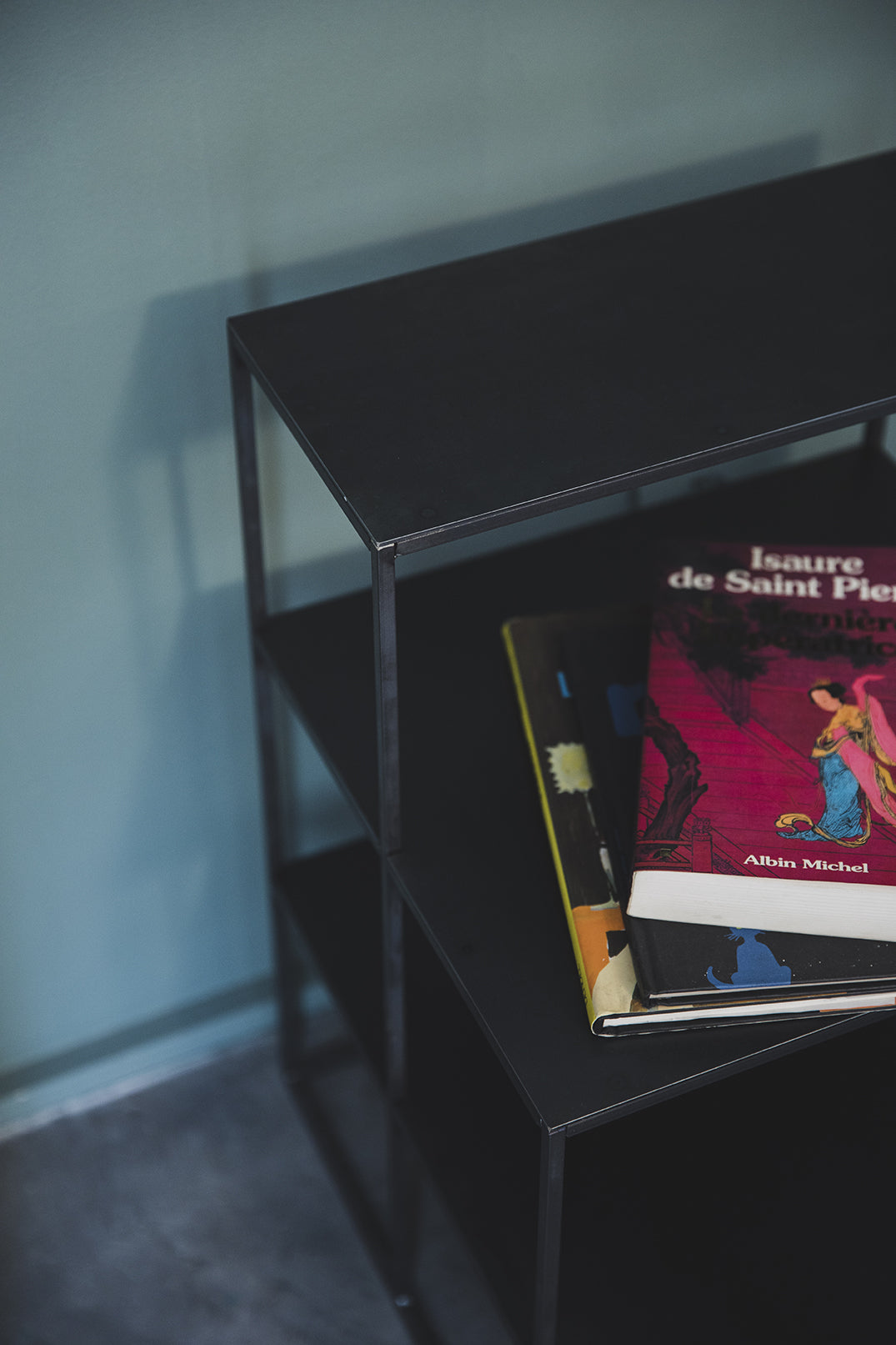 Tred bedside table