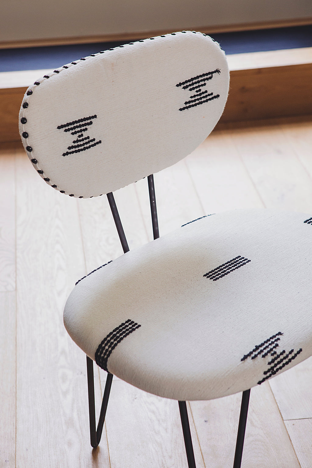 Trombone armchair