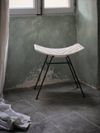 Murgi lozenge stool